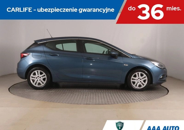 Opel Astra cena 53000 przebieg: 77026, rok produkcji 2017 z Dynów małe 277